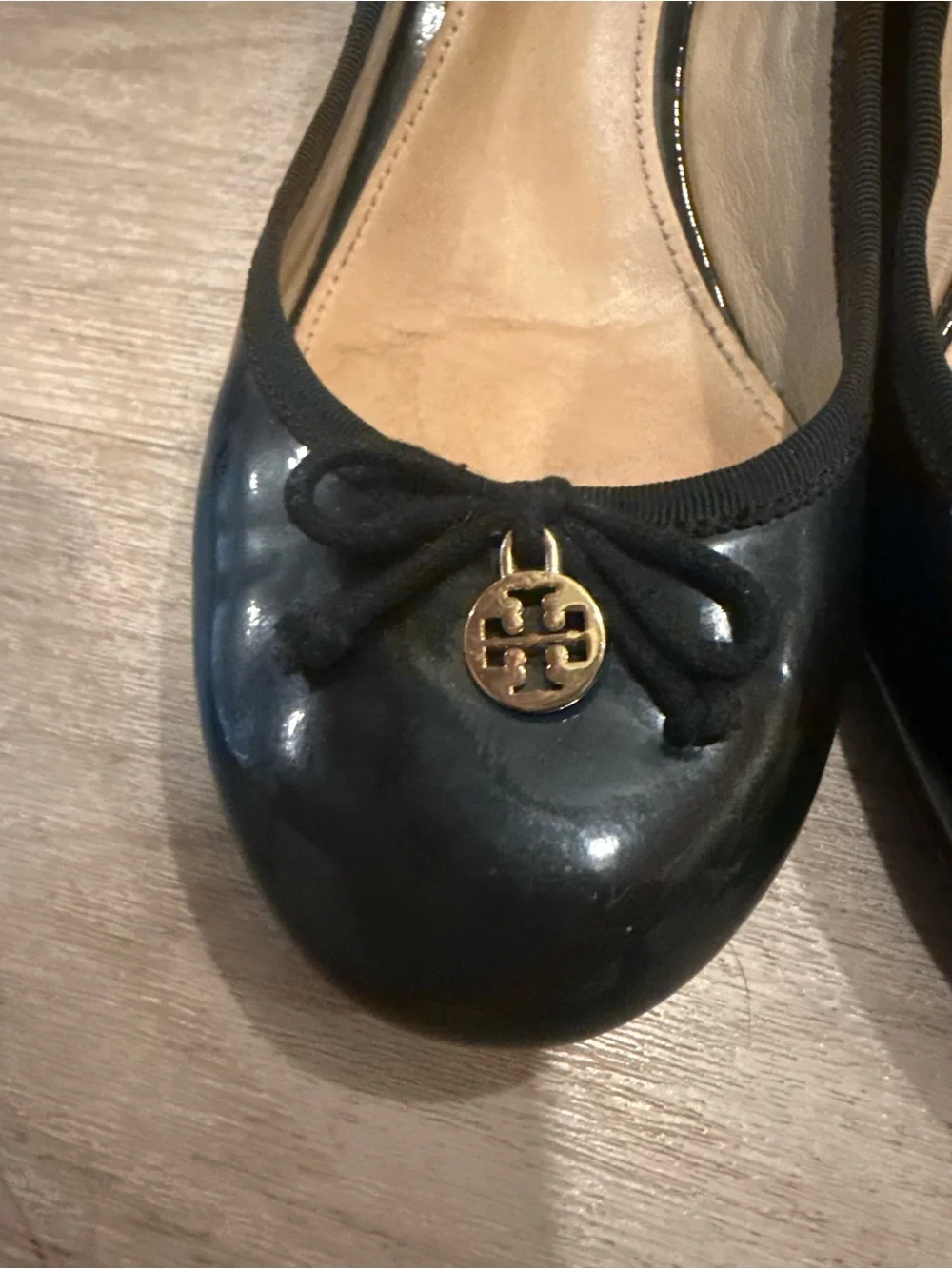 Tory Burch Chelsea Patent Leather Charm Wedge Pumps Black Size 8